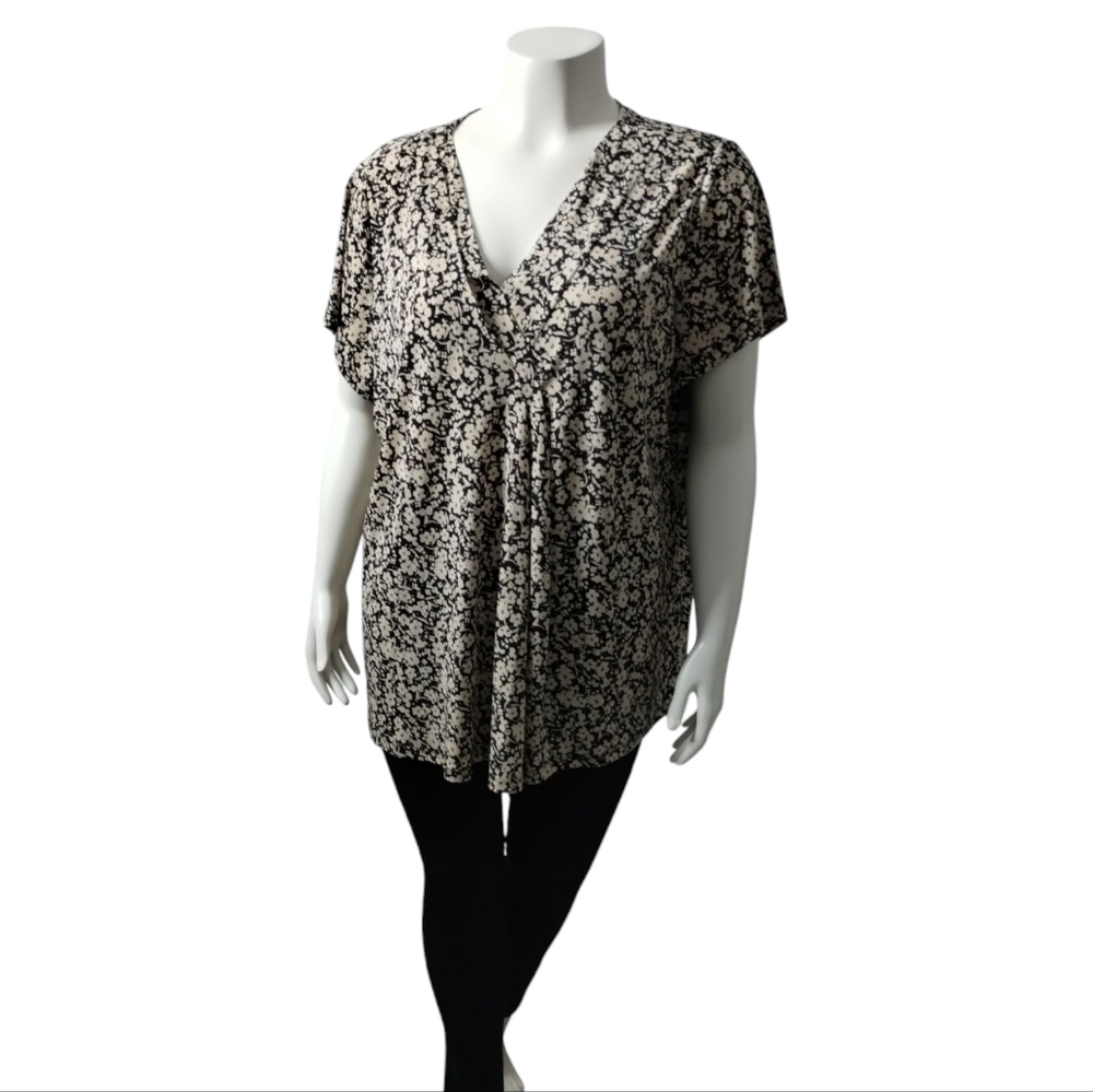 Lane Bryant Women's Size 22/24 Liquid Knit Comfort Casual Office‎ Feminine Top